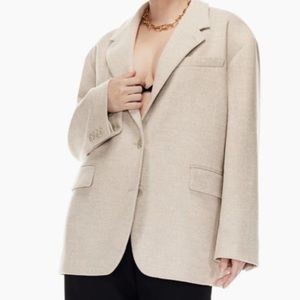 Babaton s-breasted w a notched lapel and pockets, cozy flannel made with wool.